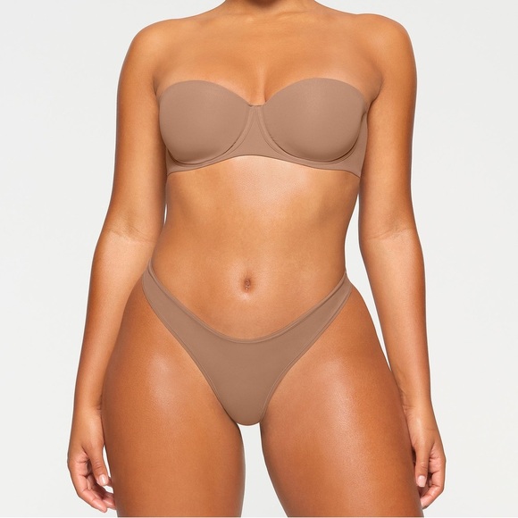 SKIMS FITS EVERYBODY STRAPLESS BRA 'SIENNA' - Picture 7 of 10